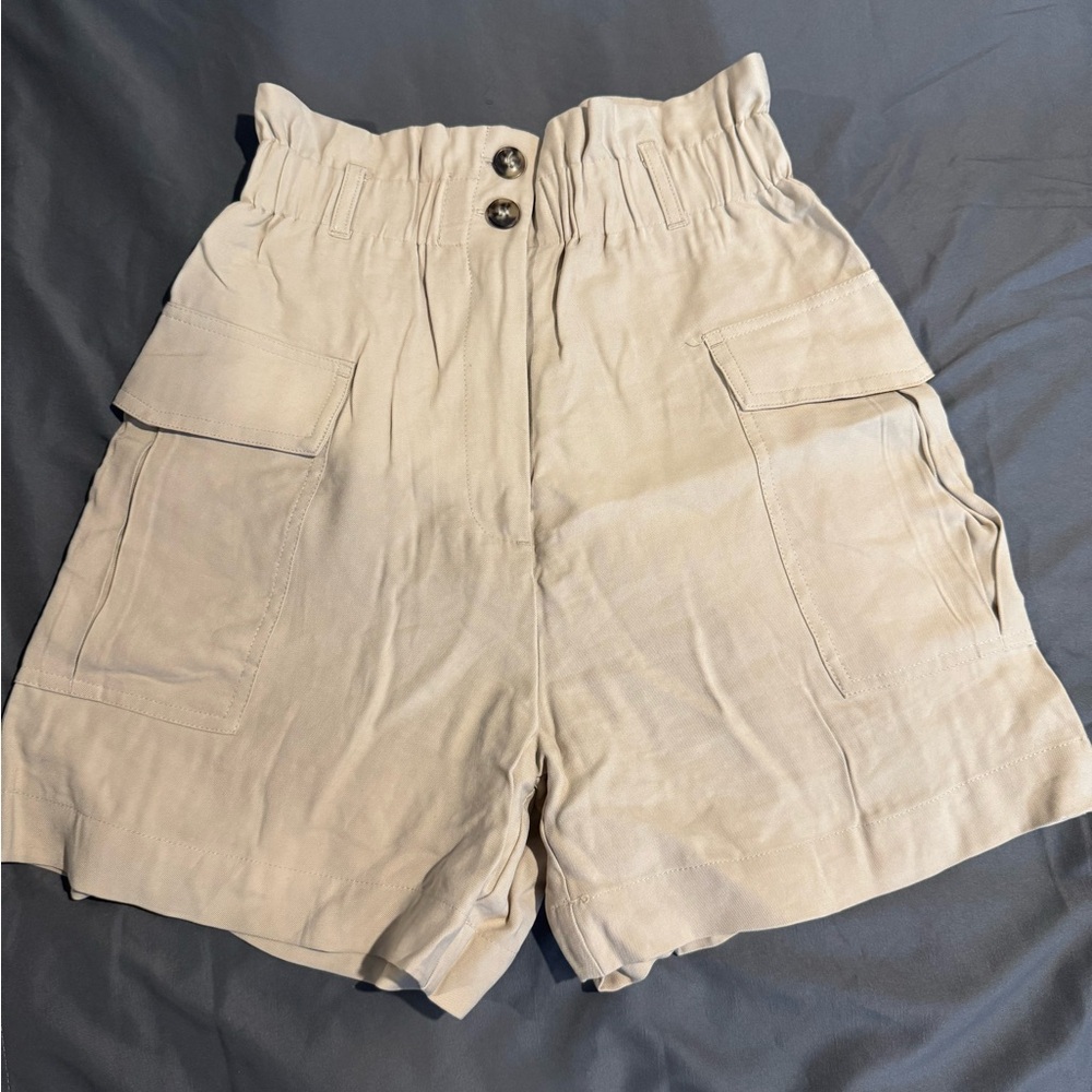 H&M Tan Cargo Shorts with Relaxed Fit